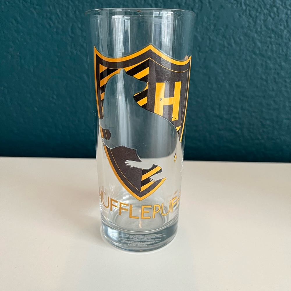 Harry Potter Hogwarts Slytherin Hufflepuff House Crest 4-Pack Tumbler Set - Picture 2 of 10
